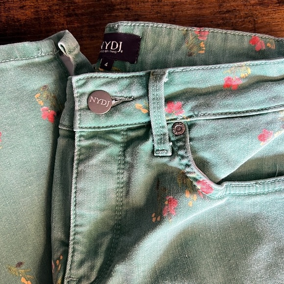 NYDJ Capri Jeans Natflordes Green Floral Size 4 - Picture 6 of 8